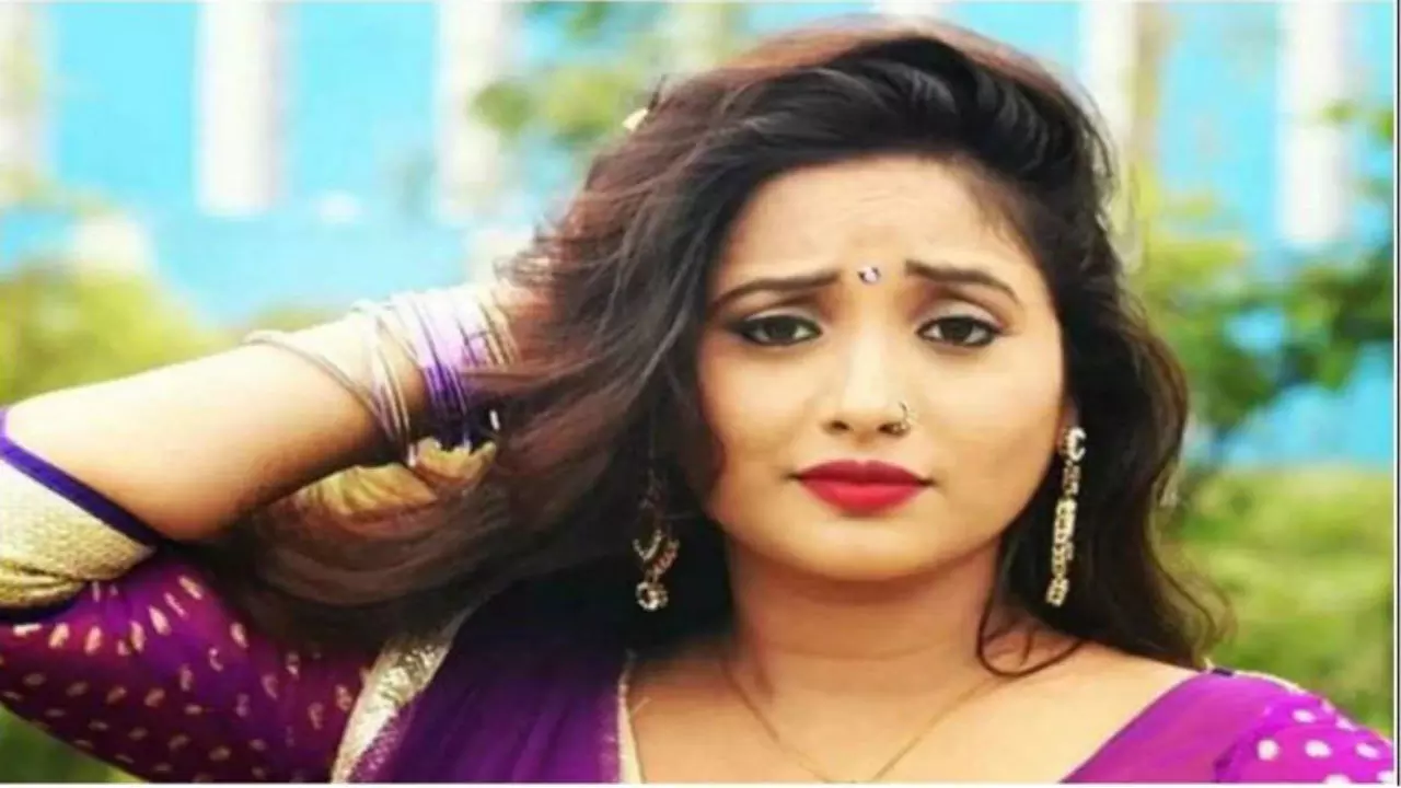 Rani Chatterjee Sexy Hot Dance Video: रानी ने लगाए सेजिया पे धड़के छतिया गाने पर मजेदार ठुमके, देखे भोजपुरी वीडियो Rani Chatterjee Sexy Hot Dance Video: रानी ने लगाए सेजिया पे धड़के छतिया गाने पर मजेदार ठुमके, देखे भोजपुरी वीडियो