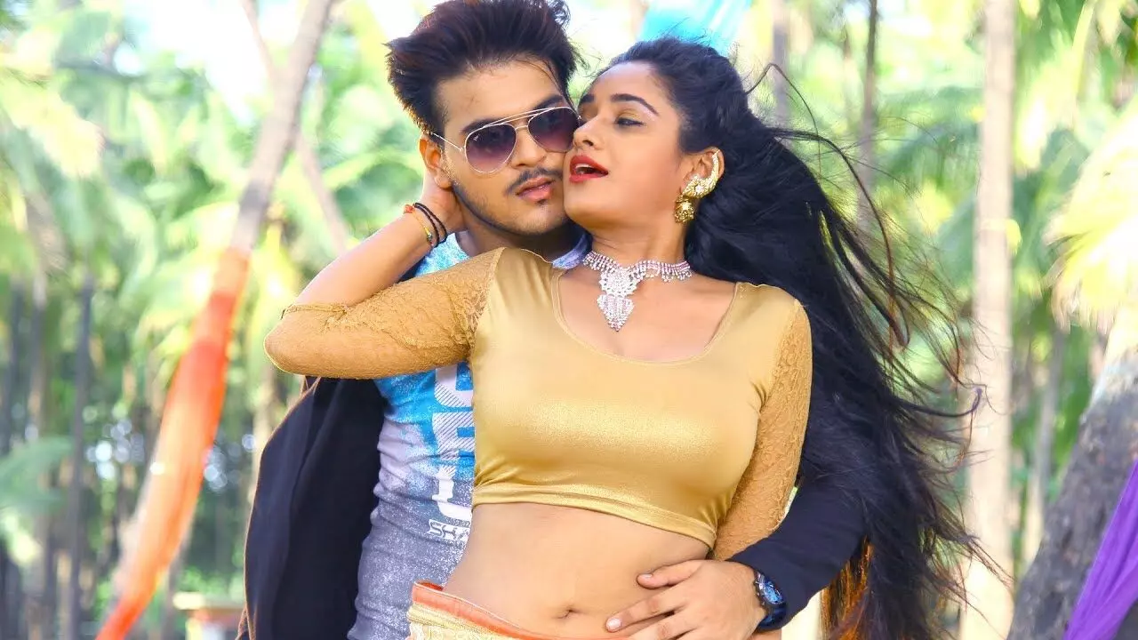 Bhojpuri Gana Sexy Video Song: गाने को सुनकर ही आ जाएगी पावर टनाटन, फैंस के प्यार से यू ट्यूब पर धमाल मचा रहा सॉन्ग Bhojpuri Gana Sexy Video Song: गाने को सुनकर ही आ जाएगी पावर टनाटन, फैंस के प्यार से यू ट्यूब पर धमाल मचा रहा सॉन्ग
