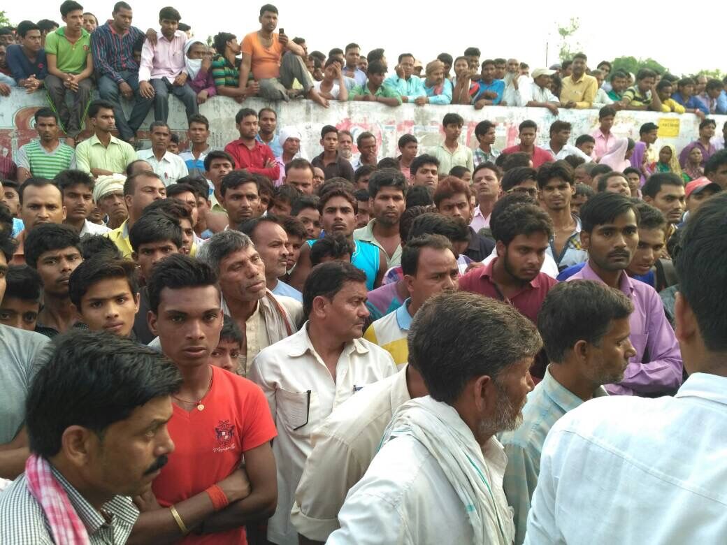 योगीराज में माफिया के हौसले बुलंद: कुशीनगर में दिन दिन दहाड़े युवक की हत्या योगीराज में माफिया के हौसले बुलंद: कुशीनगर में दिन दिन दहाड़े युवक की हत्या