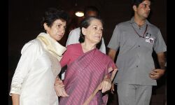 अभी-अभी: सोनिया गांधी की तबीयत अचानक बिगड़ी, राहुल हुए भावुक, डाक्टरों की टीम एलर्ट पर अभी-अभी: सोनिया गांधी की तबीयत अचानक बिगड़ी, राहुल हुए भावुक, डाक्टरों की टीम एलर्ट पर