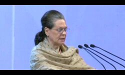 जमकर बरसीं सोनिया: कहा- भ्रष्टाचार के खिलाफ लड़ाई मोदी सरकार की ड्रामेबाजी