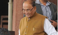 बीजेपी सांसद सीपी ठाकुर के बोल- दलितों की सिर्फ दो पीढ़ियों को नौकरियों और शैक्षणिक संस्थानों में मिले आरक्षण