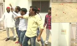 अभी-अभी: योगी के मंत्री के घर बरसे टमाटर और अंडे, आक्रोशित सपाइयों ने दिया राजभर को जवाब अभी-अभी: योगी के मंत्री के घर बरसे टमाटर और अंडे, आक्रोशित सपाइयों ने दिया राजभर को जवाब