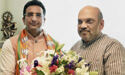 उत्तर प्रदेश: गौरव भाटिया 5 साल सपा की मलाई चाटने से पेट नही भरा, अब बीजेपी की मलाई चाटिये महोदय