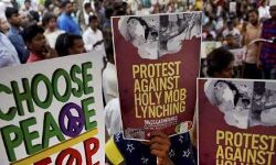 महाराष्ट्र: 24 घंटे में मॉब लिंचिंग की दूसरी घटना, मालेगांव में अफवाह के बाद 5 लोगों की पीट-पीट कर हत्या, 15 लोग हिरासत में महाराष्ट्र: 24 घंटे में मॉब लिंचिंग की दूसरी घटना, मालेगांव में अफवाह के बाद 5 लोगों की पीट-पीट कर हत्या, 15 लोग हिरासत में