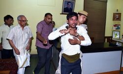 सवाल येचुरी पर हमले का नहीं, असली सवाल तो गोडसे वाली मानसिकता का है! सवाल येचुरी पर हमले का नहीं, असली सवाल तो गोडसे वाली मानसिकता का है!