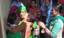 मां के साथ प्रेम करते-करते युवक का आया बेटी पर दिल, फिर उठाया ये भयानक कदम कि जान कर खड़े हो जायेंगे रोंगटे। मां के साथ प्रेम करते-करते युवक का आया बेटी पर दिल, फिर उठाया ये भयानक कदम कि जान कर खड़े हो जायेंगे रोंगटे।