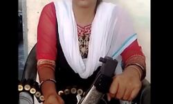 वीडियो: ढिंचक पूजा के बाद फेसबुक की सिलेब्रिटी बनी किरण यादव, देखिये किरण का भौकाल! वीडियो: ढिंचक पूजा के बाद फेसबुक की सिलेब्रिटी बनी किरण यादव, देखिये किरण का भौकाल!