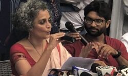 हे ईश्वर ! मुझे मेरा देश लौटा दो – अरुंधति रॉय