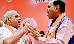 मोदी के गढ़ में विजय रुपाणी और नितिन पटेल के बीच घमासान की खबर, पढ़िए शीतयुद्ध की इनसाइड स्टोरी ?