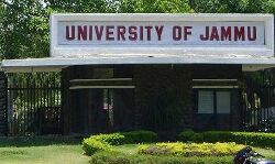 जम्मू यूनविर्सिटी: राष्ट्रगान के कथित अपमान पर तनाव, ABVP का प्रदर्शन जम्मू यूनविर्सिटी: राष्ट्रगान के कथित अपमान पर तनाव, ABVP का प्रदर्शन