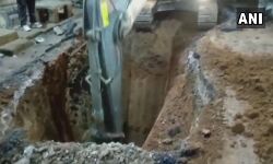 बिहार: 160 फीट गहरे बोरवेल में गिरी 3 साल की बच्ची सना, 15 घंटे से जारी रेस्क्यू ऑपरेशन