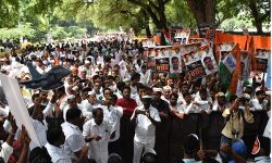 राफेल मुद्दे पर युवा कांग्रेस के कार्यकर्ताओं का PM आवास के बाहर प्रदर्शन