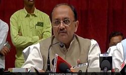 गोरखपुर में मर रहे थे बच्चे, योगी के मंत्री बेशर्मी से पूरे देश में मरने वाले बच्चों का देते रहे आंकड़ा!