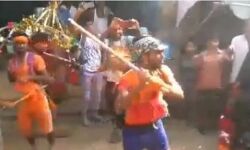 योगी राज : बुलंदशहर में पुलिस टीम पर हमला करने वाले मुख्य आरोपी समेत 6 कांवड़िये गिरफ्तार योगी राज : बुलंदशहर में पुलिस टीम पर हमला करने वाले मुख्य आरोपी समेत 6 कांवड़िये गिरफ्तार