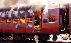 शंकराचार्य निश्चलानंद का मोदी पर हमला: अगर गोधरा काण्ड नहीं हुआ होता तो मोदी कभी प्रधानमंत्री नहीं बनते शंकराचार्य निश्चलानंद का मोदी पर हमला: अगर गोधरा काण्ड नहीं हुआ होता तो मोदी कभी प्रधानमंत्री नहीं बनते