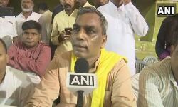 योगी के मंत्री का योगी पर हमला, कहा- स्टेशन का नाम बदलने से ट्रेन टाइम पर चलना शुरू नहीं हो जाएँगी