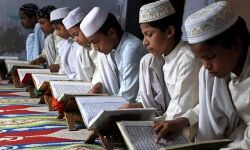 मदरसों में ड्रेस कोड : आज़म खान ने कहा योगी खुद जींस पहन लें, विवाद बढ़ने पर योगी सरकार ने लिया यू-टर्न!