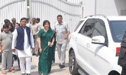 उत्तर प्रदेश:अखिलेश की छवि को खराब करने की नीयत से रचा गया बंगले में तोड़फोड़ का कुचक्र