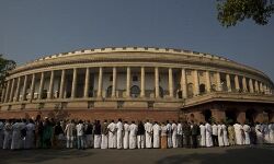 बड़ी खबर: संशोधनों के बावजूद राज्यसभा में फिर लटका तीन तलाक बिल