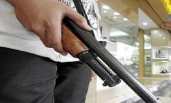 इटावा में कांग्रेस नेता की गुंडई, महिलाओं को राइफल की बट से पीटा:पढ़ें पूरी खबर