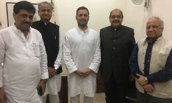 राहुल गांधी की मौजूदगी में बॉम्बे हाई कोर्ट के पूर्व जज ने थामा कांग्रेस का हाथ