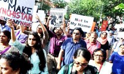 गोरक्षा के नाम पर हत्या के खिलाफ मुंबई की सड़कों पर उतरा जनसैलाब