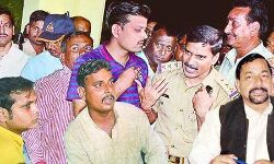 योगीराज: भजपाईओं के गुंडई के आतंक का शिकार हुआ एक और थानेदार,   बोला जमीर नहीं बेचा, नौकरी छोड़ रहा हूं: जानिए फिर क्या हुआ