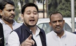 अयोध्या विवाद: गिरिराज सिंह पर बरसे तेजस्वी यादव, कहा- हमसे बड़े हिंदू नहीं हैं आप, ठेकेदार मत बनिए