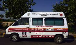 योगी राज: सरकारी एंबुलेंस का दुरुपयोग, ड्राइवर ने एंबुलेंस को सवारी गाड़ी में किया तब्दील योगी राज: सरकारी एंबुलेंस का दुरुपयोग, ड्राइवर ने एंबुलेंस को सवारी गाड़ी में किया तब्दील