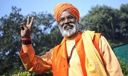 साक्षी महाराज ने दिया फिर विवादित बयान, कहा - देश को मुसलमानों से नहीं ईसाइयों से है खतरा