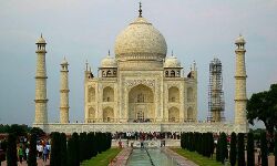 ताजमहल की देखभाल नहीं कर सकते तो ध्वस्त कर दो: मोदी सरकार को सुप्रीम कोर्ट की फटकार
