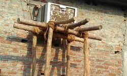 योगीराज: शहीद प्रेमसागर का अपमान, मुख्यमंत्री के जाते ही शहीद के घर से उठा ले गए एसी और कालीन