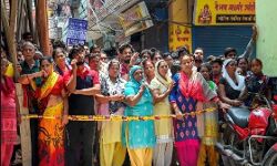 बुराड़ी में 11 लोगों की मौत का मामला: आधे भरे रजिस्टर में छिपे हैं कई राज, 4 पेज में बनी मौत की प्लानिंग बुराड़ी में 11 लोगों की मौत का मामला: आधे भरे रजिस्टर में छिपे हैं कई राज, 4 पेज में बनी मौत की प्लानिंग