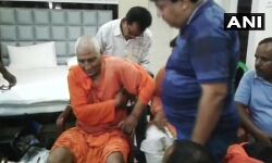 झारखंड: बीजेपी युवा मोर्चा के कार्यकर्ताओं ने स्वामी अग्निवेश को पीटा, कपड़े फाड़े