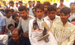 VIDEO: दहेज लोभी दूल्हों के लिए सबक है यह वीडियो: देखें पूरी वीडियो