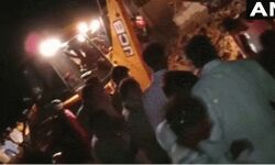 अभी-अभी: लखीमपुर खीरी में आंधी-तूफान से गिरी मस्जिद की मीनार, 4 लोगों की मौत, 5 घायल