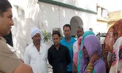 योगी राज: थम नहीं रहा दलितों पर अत्याचार, दबंगों ने दलित महिला को पीटा, काटे बाल