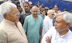 बिहार में फिर गरमाई राजनीती, नितीश ने लालू की ये बात मानकर कर किया ये बड़ा एलान। बिहार में फिर गरमाई राजनीती, नितीश ने लालू की ये बात मानकर कर किया ये बड़ा एलान।