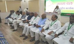 अभी-अभी: JDU की राष्ट्रीय कार्यकारणी की बैठक में नहीं शामिल हुए 7 विधायक,आखिर क्या है पूरा मामला ?