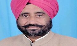 VIDEO: मुसलमानों को देशभक्ति का सर्टिफिकेट बांटने वाले योगी के मंत्री को नहीं याद है वंदे मातरम्, भाग खड़ा हुआ मंत्री! देखे वीडियो