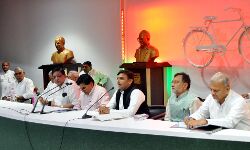 अखिलेश यादव का भाजपा पर हमला, कहा भाजपा सरकारें जनता को कर रही आतंकित:पढ़ें पूरी खबर