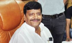 चाचा-भतीजा वार: शिवपाल की फिर गीदड़भभकी, कहा- मुलायम के नेतृत्व में बनेगा नया मोर्चा!