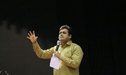 अभिसार शर्मा ने भक्तों पर बोला धावा, कहा- भक्त मिर्ची और BURNOL खाते हैं। भक्तों में मचा हाहाकार