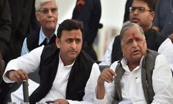 लखनऊ: मुलायम-अखिलेश के बयानों की फर्जी कटिंग FB पर डालने पर दर्ज हुई प्राथमिकी