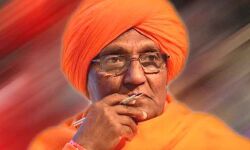 भाजपा मुख्यालय के बाहर स्वामी अग्निवेश के साथ मारपीट, वाजपेयी को श्रद्धांजलि देने पहुंचे स्वामी अग्निवेश