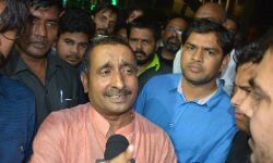 उत्तर प्रदेश: उन्नाव बलात्कार मामले के आरोपित भाजपा विधायक कुलदीप सेंगर पर हत्या का मुकदमा दर्ज उत्तर प्रदेश: उन्नाव बलात्कार मामले के आरोपित भाजपा विधायक कुलदीप सेंगर पर हत्या का मुकदमा दर्ज