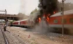 बड़ी खबर: ग्वालियर में राजधानी एक्सप्रेस की बोगियों में लगी भीषण आग, पढ़िए पूरी खबर