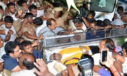 बड़ी खबर: मरीना बीच पर ही होगा एम. करुणानिधि का अंतिम संस्कार, मद्रास हाईकोर्ट ने दी इजाजत