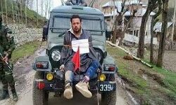 जम्मू-कश्मीर: पत्थरबाज़ को जीप से बांधने वाले मेजर गोगोई धरे गए युवती संग, लड़की के मामले में पूछताछ